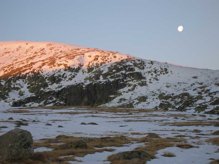 La luna sobre los barrerones