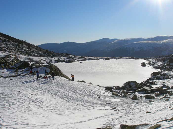 Laguna de peñalara desde el pie de las canales