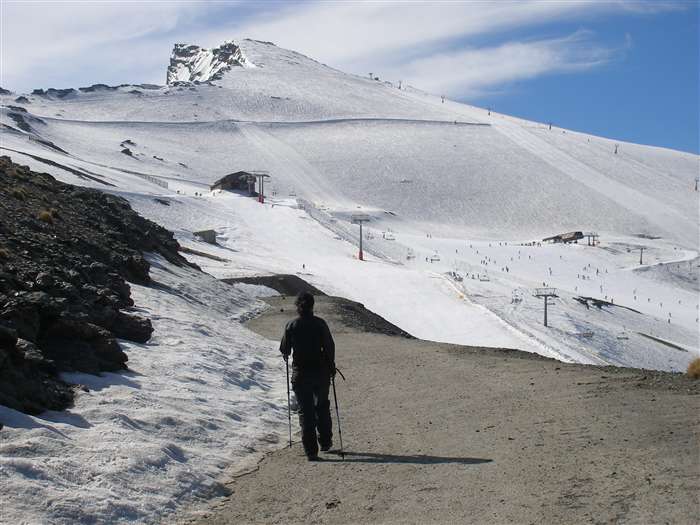 Subiendo junto a las pistas