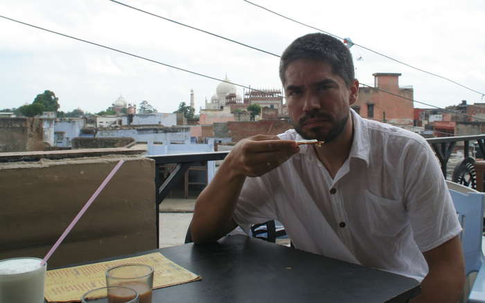 Desayunando desde la terraza del hostel