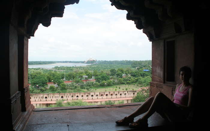 Fuerte de Agra con el Taj Mahal al fondo