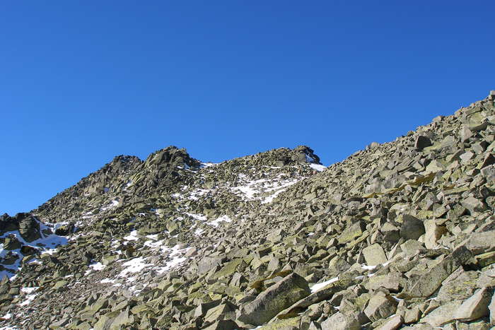 Cara sur del cuchillar de las navajas