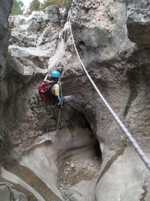 Primer rápel, no corría ni un hilillo de agua