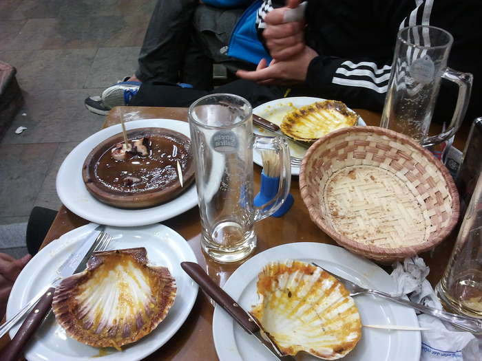 Cenando unas riquísimas vieiras