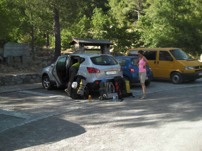 Rocio flipando con la mochila